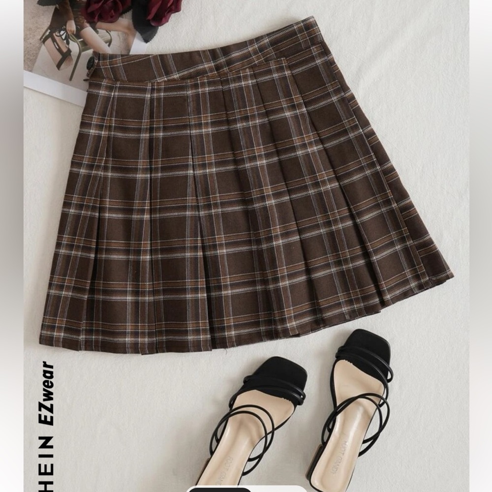 Brown mini skirt